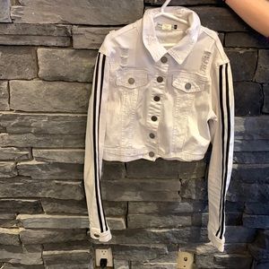 Short white and black jeans jacket -cropped
